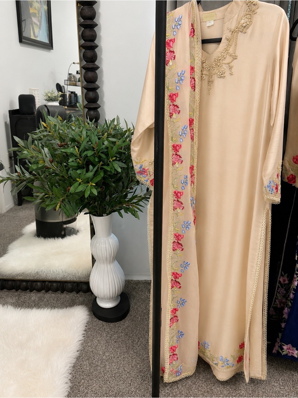 Farah Talib Aziz – Luxury Silk Outfit (Size Large)